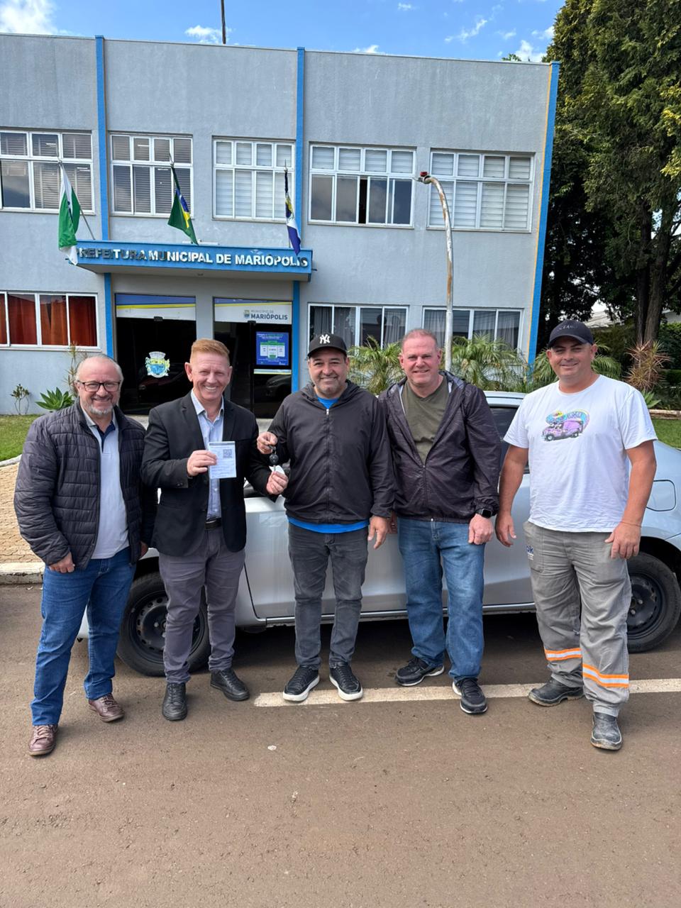 Câmara doa veículo ao Executivo Municipal