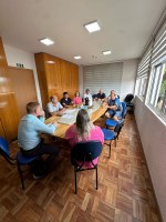 Vereadores entregam ofícios ao Prefeito solicitando melhorias no trânsito, fechamento do ginásio da APAE e outros assuntos
